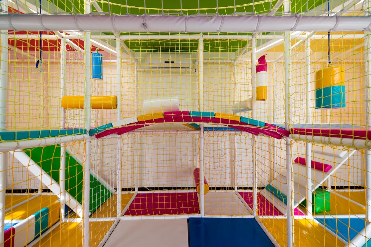 Hotel Crystal Pecinci Zewnętrze zdjęcie