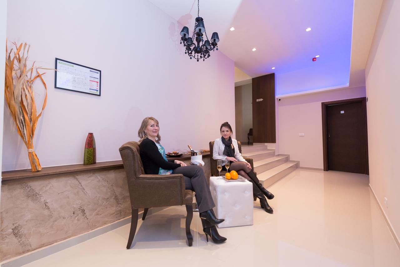 Hotel Crystal Pecinci Zewnętrze zdjęcie