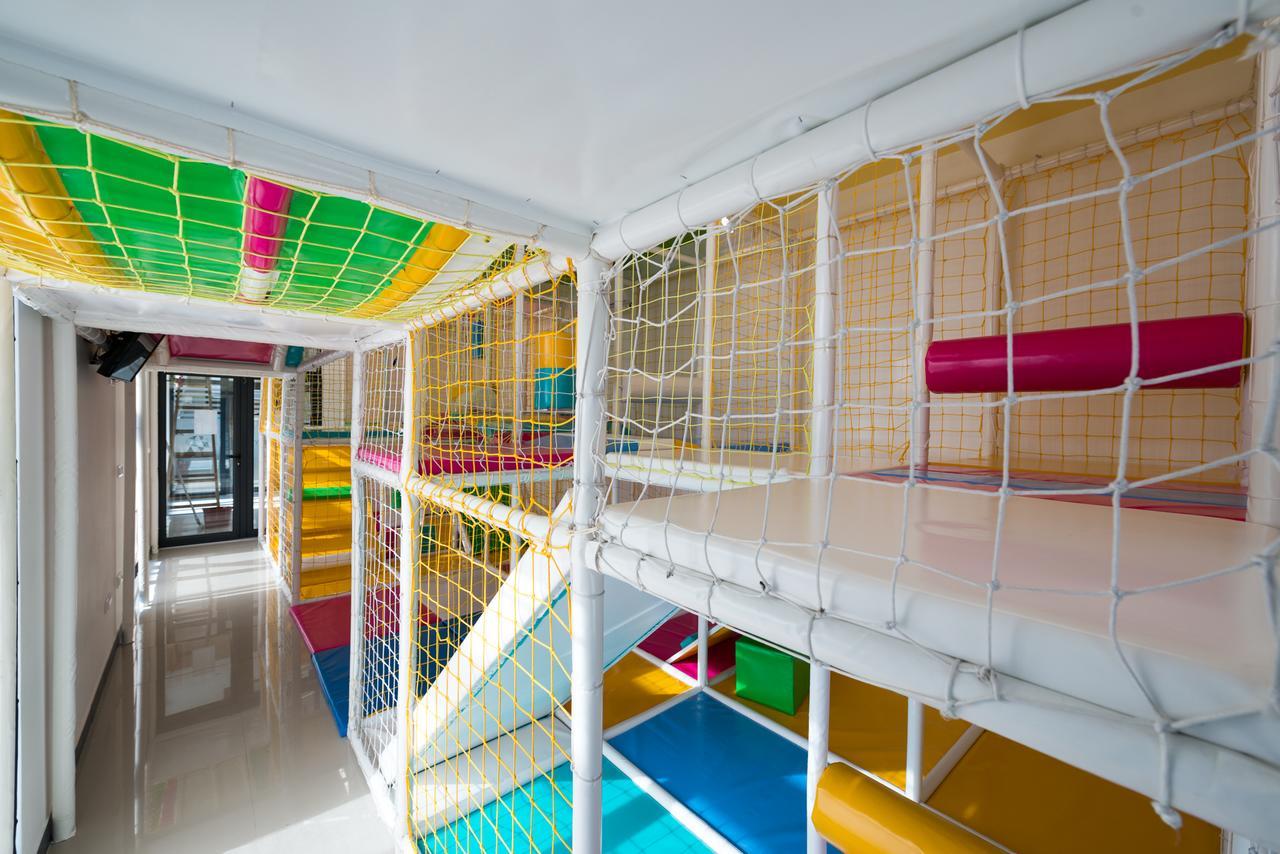 Hotel Crystal Pecinci Zewnętrze zdjęcie