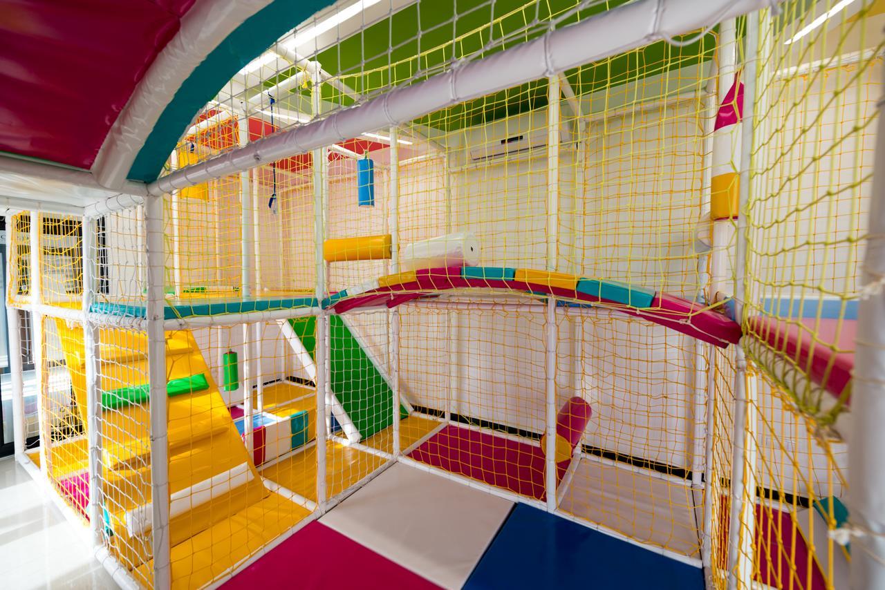 Hotel Crystal Pecinci Zewnętrze zdjęcie