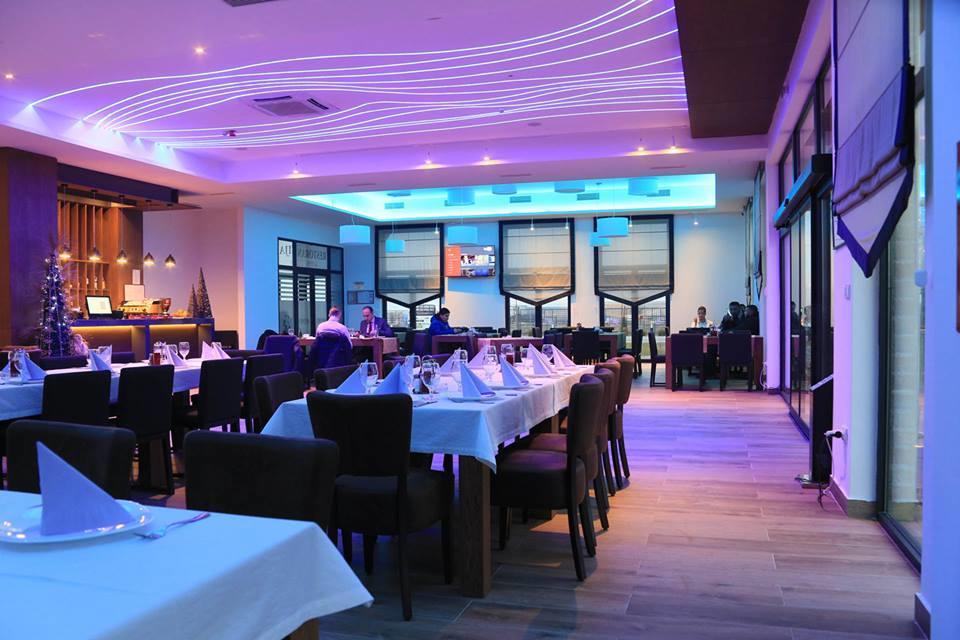Hotel Crystal Pecinci Zewnętrze zdjęcie