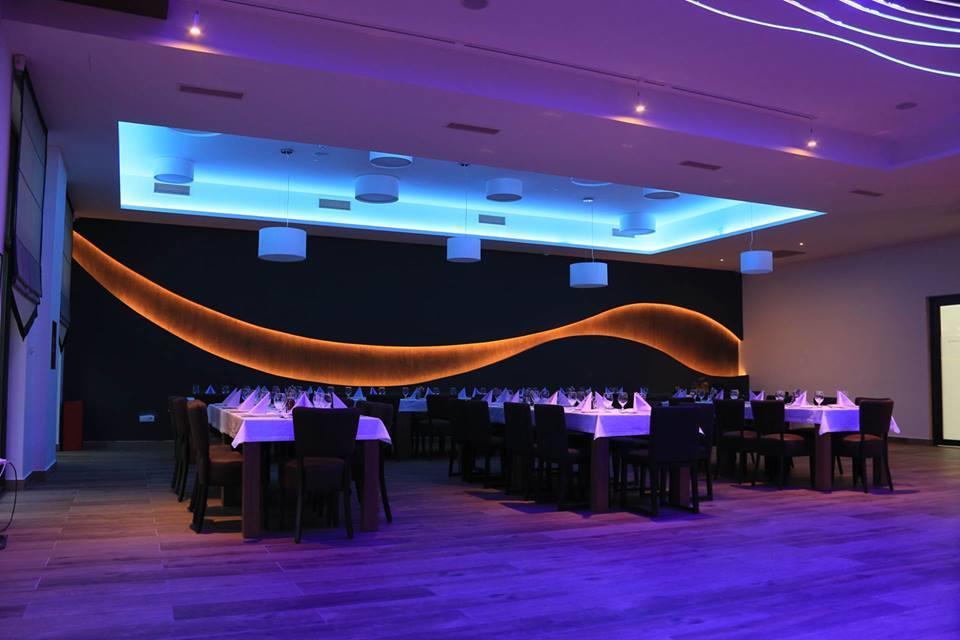 Hotel Crystal Pecinci Zewnętrze zdjęcie
