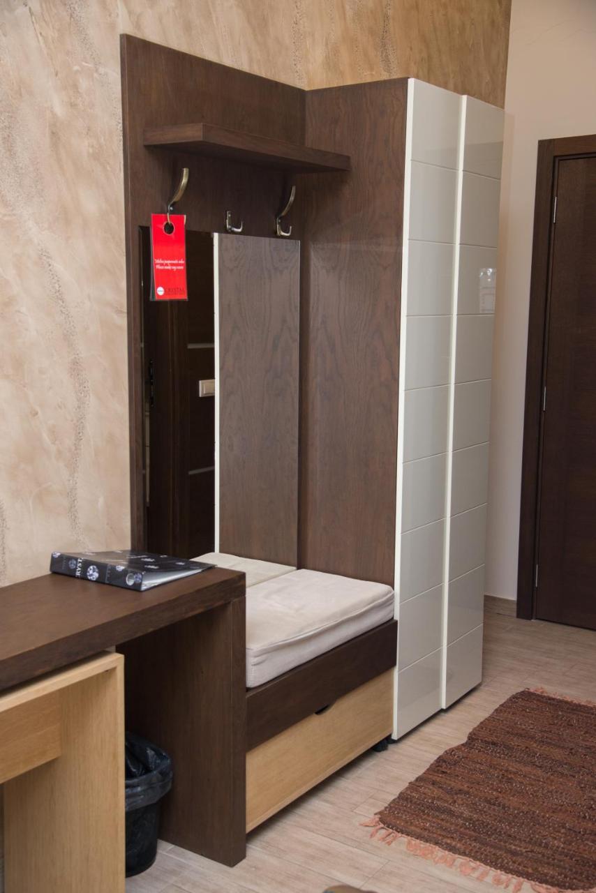 Hotel Crystal Pecinci Zewnętrze zdjęcie