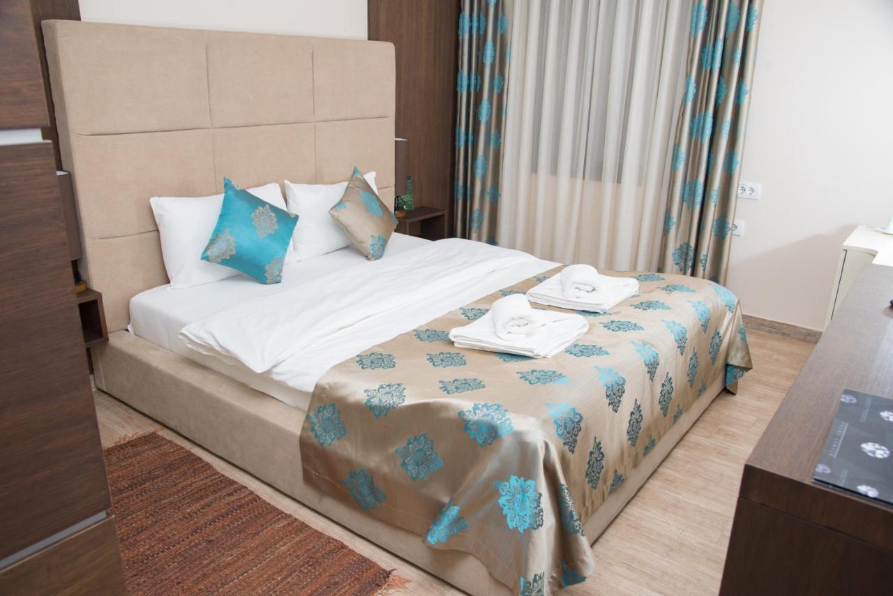 Hotel Crystal Pecinci Zewnętrze zdjęcie