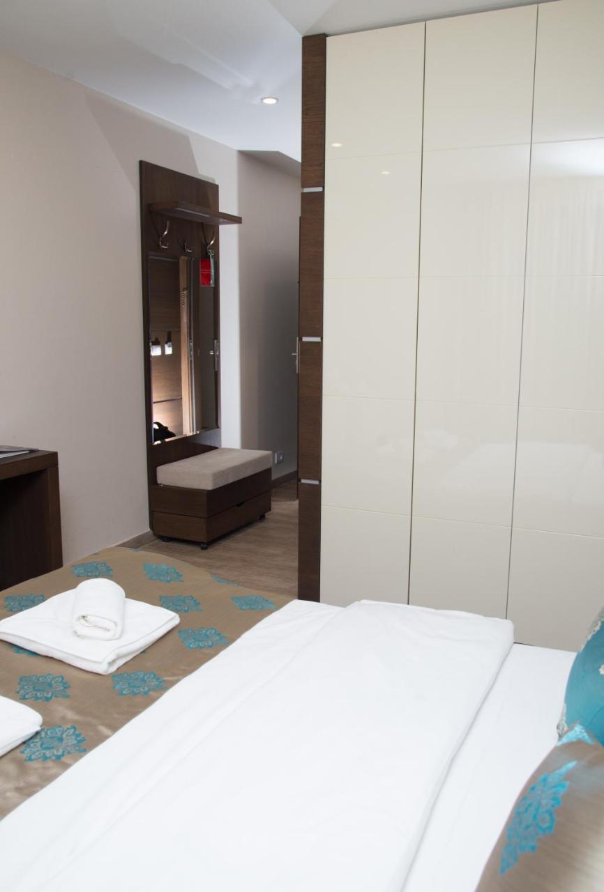 Hotel Crystal Pecinci Zewnętrze zdjęcie