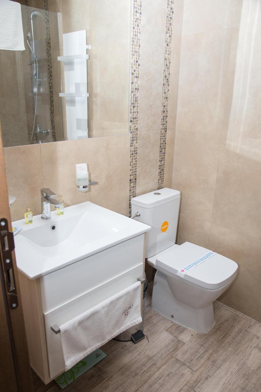 Hotel Crystal Pecinci Zewnętrze zdjęcie
