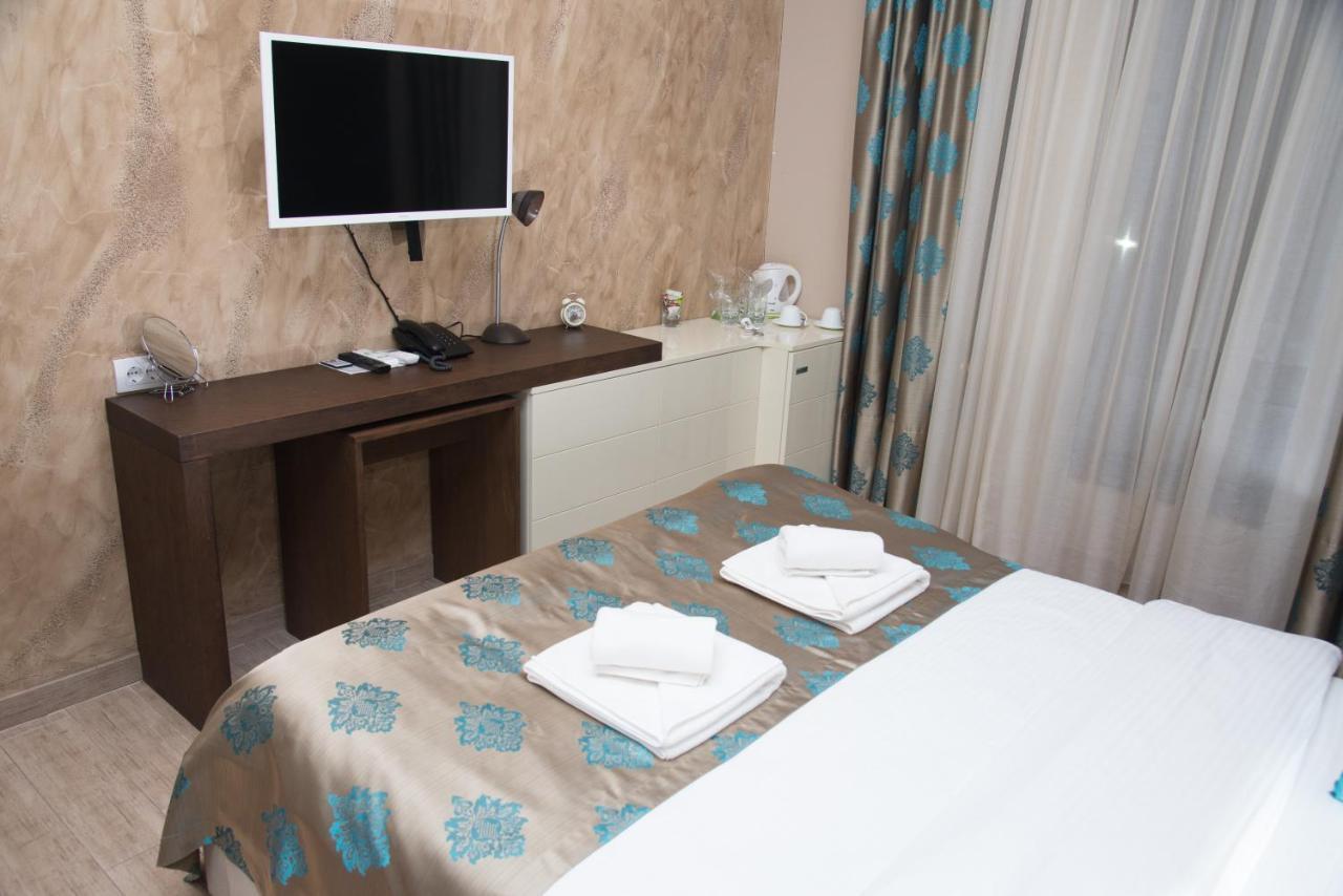 Hotel Crystal Pecinci Zewnętrze zdjęcie