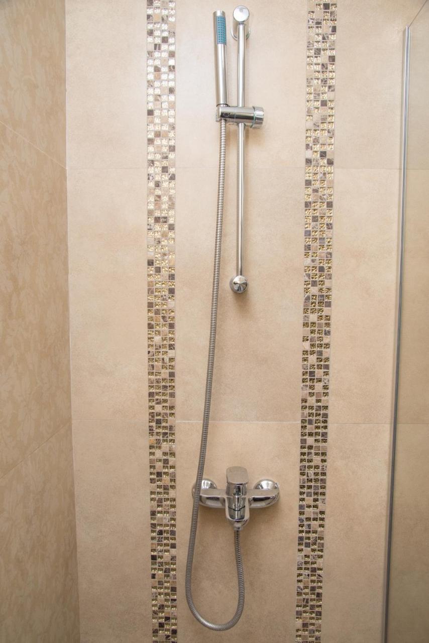 Hotel Crystal Pecinci Zewnętrze zdjęcie