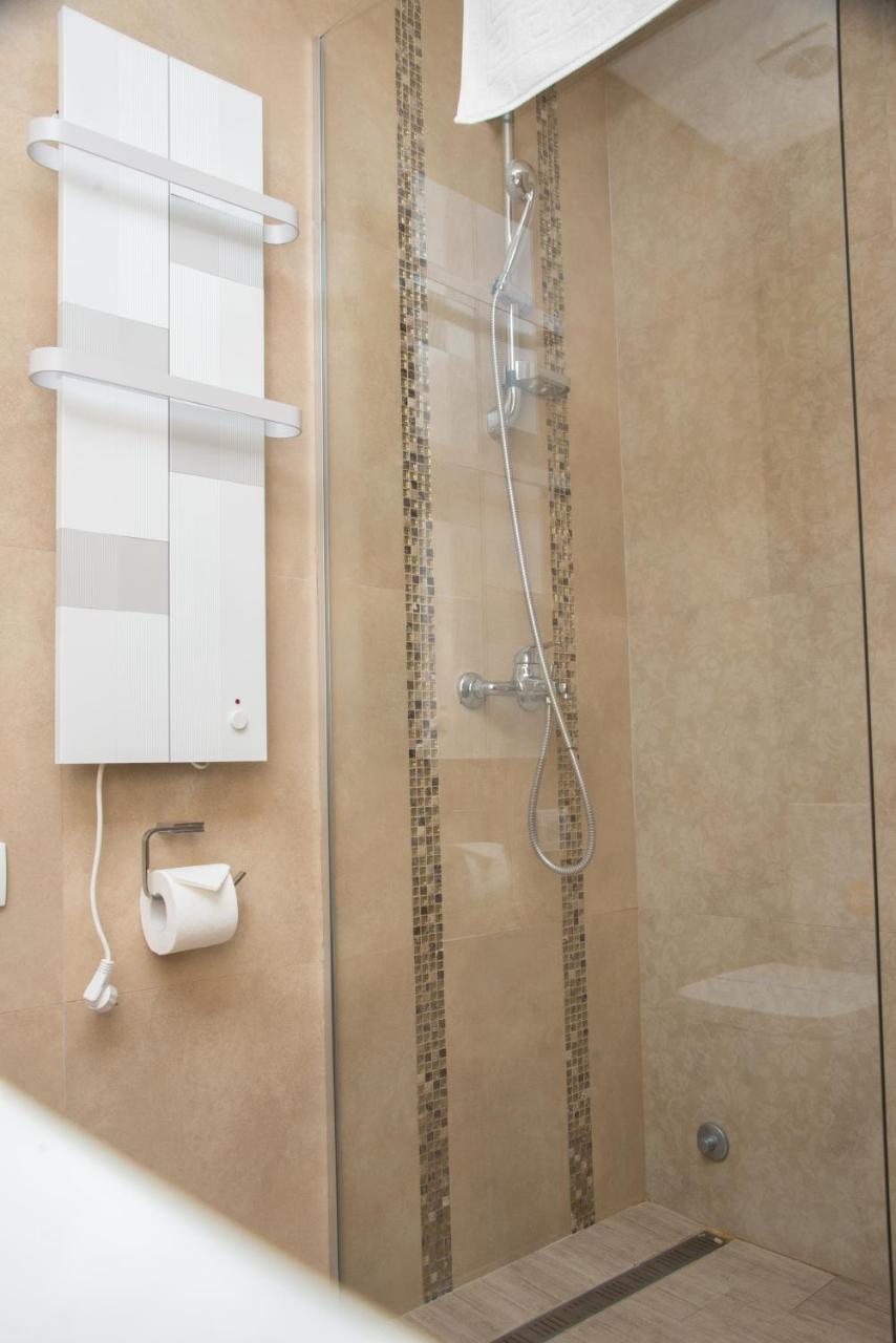 Hotel Crystal Pecinci Zewnętrze zdjęcie