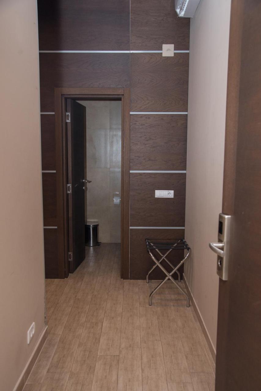 Hotel Crystal Pecinci Zewnętrze zdjęcie