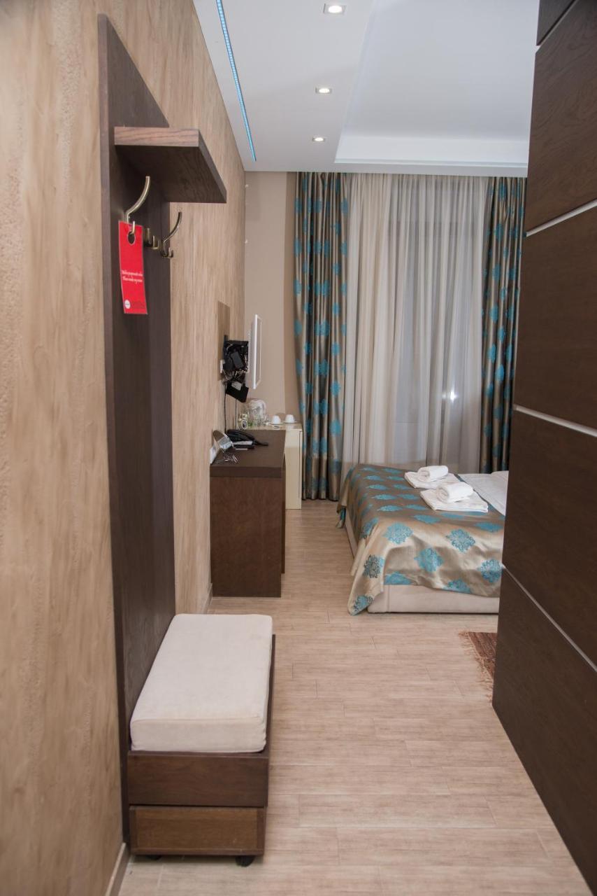 Hotel Crystal Pecinci Zewnętrze zdjęcie