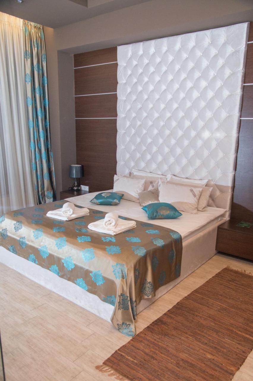Hotel Crystal Pecinci Zewnętrze zdjęcie