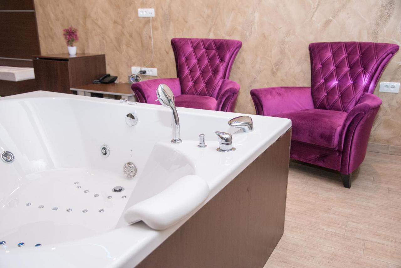 Hotel Crystal Pecinci Zewnętrze zdjęcie