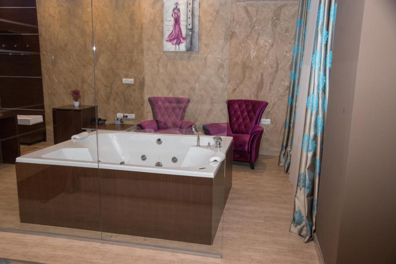 Hotel Crystal Pecinci Zewnętrze zdjęcie