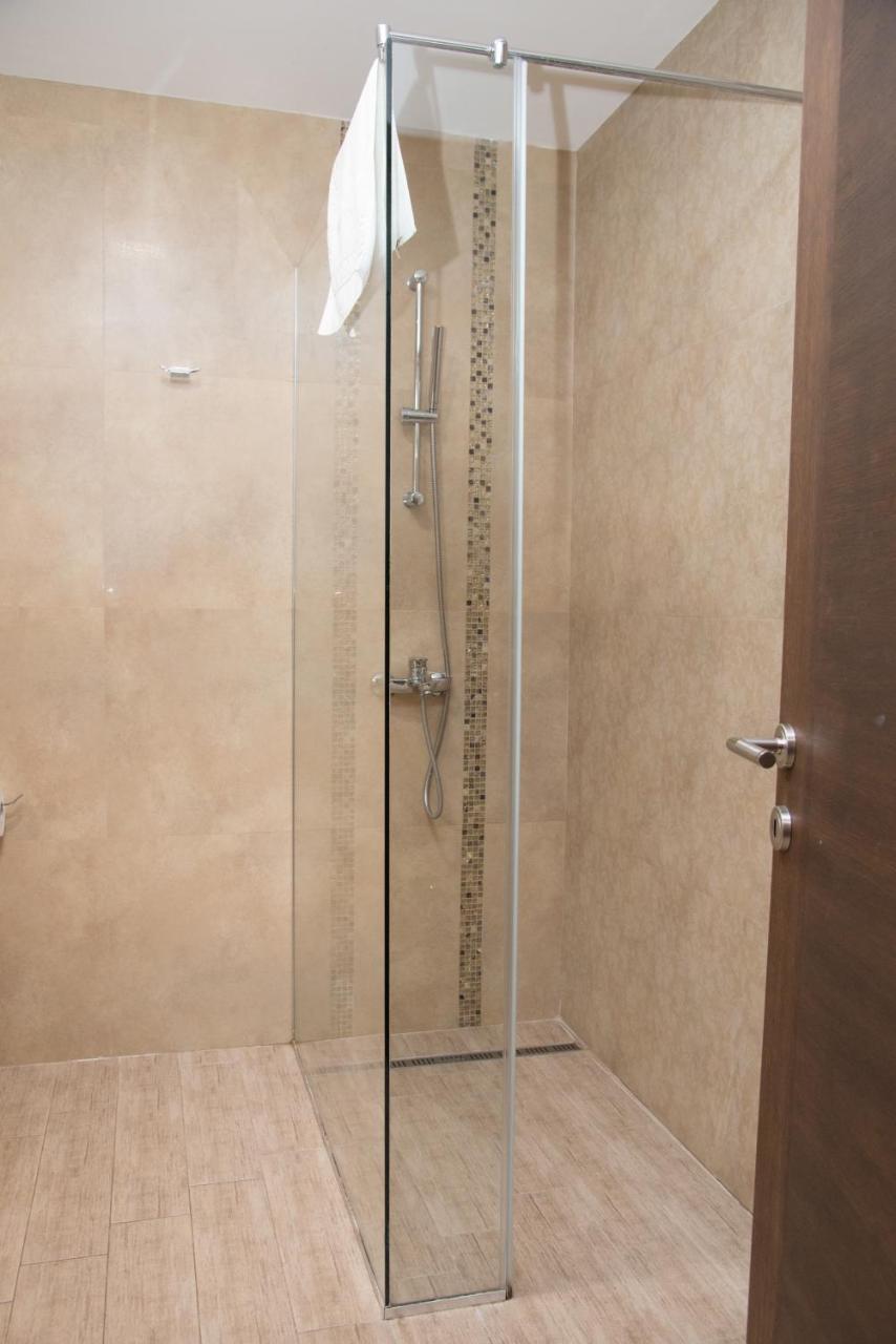 Hotel Crystal Pecinci Zewnętrze zdjęcie