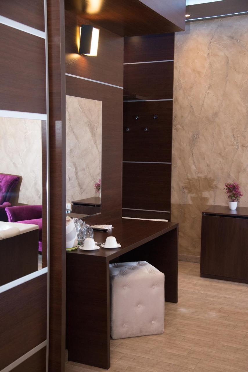Hotel Crystal Pecinci Zewnętrze zdjęcie
